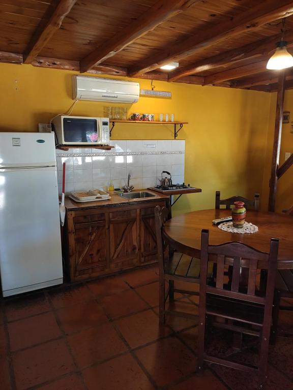 Cocina equipada de una cabaña de La Ponderosa